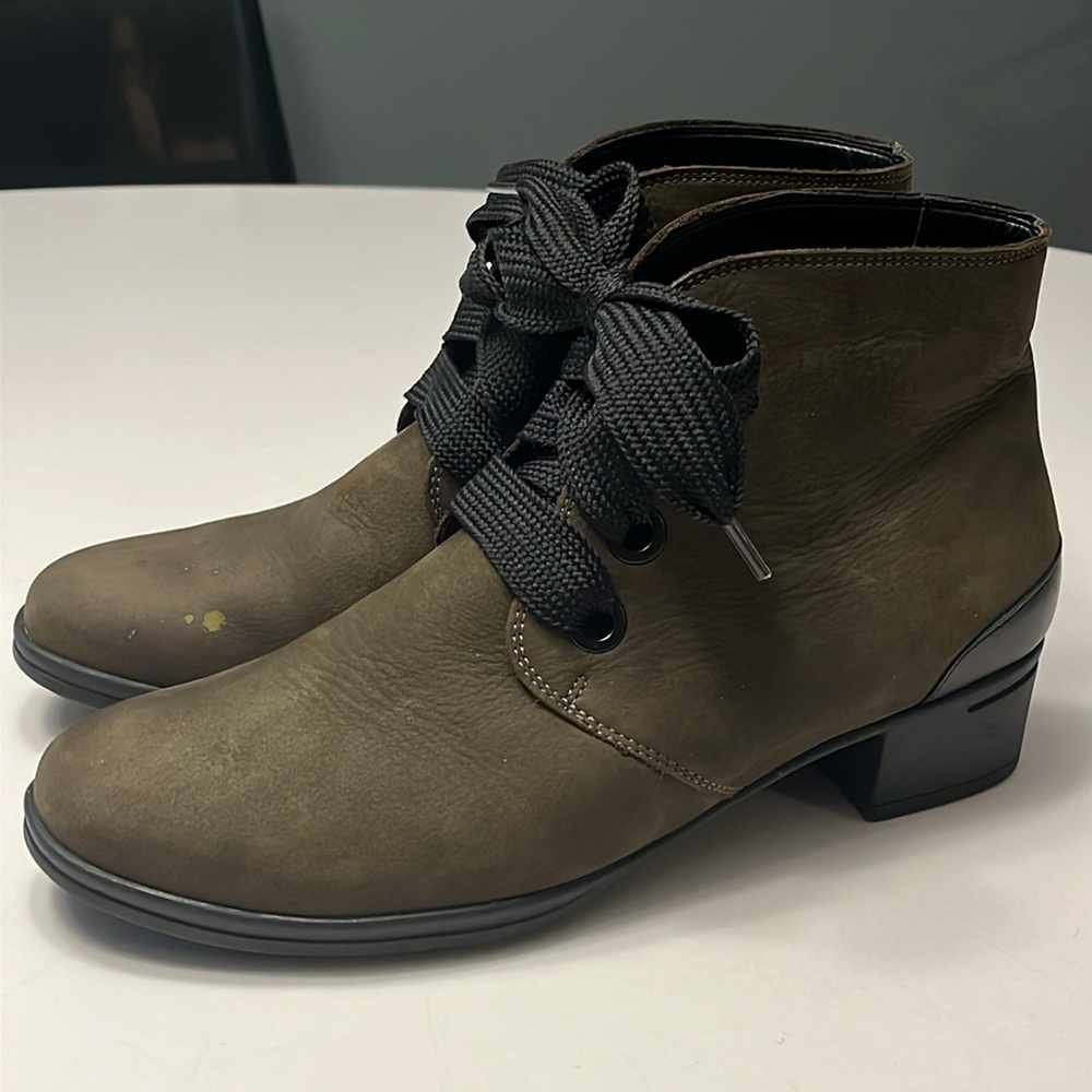 Olive Green Leather Ankle Boots with wide black laces, size 9